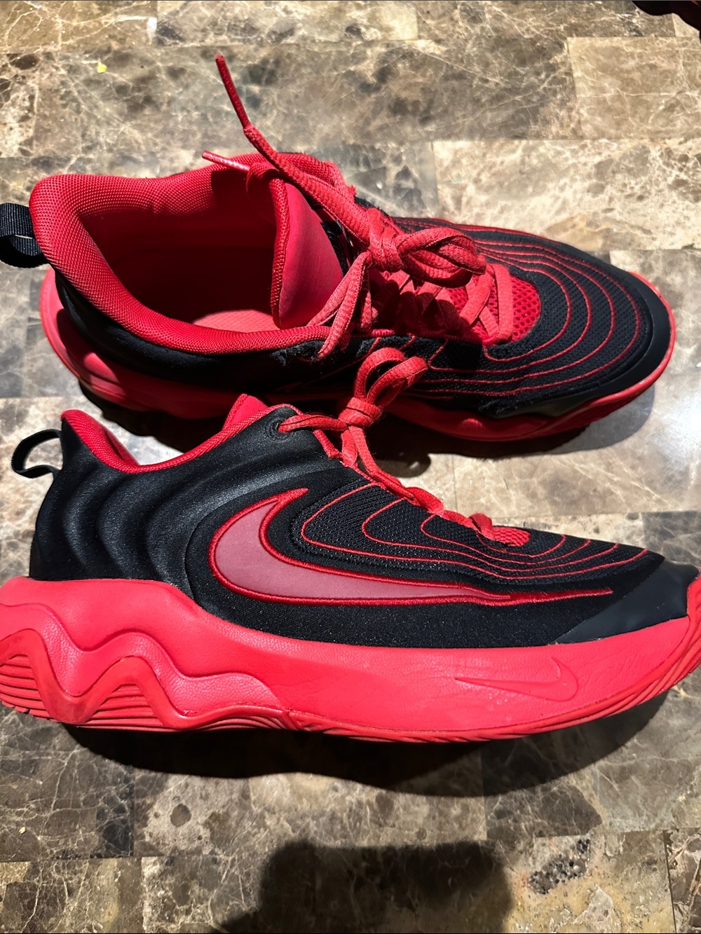 Nike Kids Red and Black Wave-Trim Sneakers